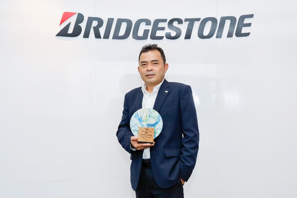 Mr. Soonthorn Dokduang, Senior Division Manager of Commercial Business Operation Division, Bridgestone Sales (Thailand) Co., Ltd., Received the Business Partner Award 2022 in the  Platinum Award Category for the 2nd Consecutive Year from Thai Beverage Plc.